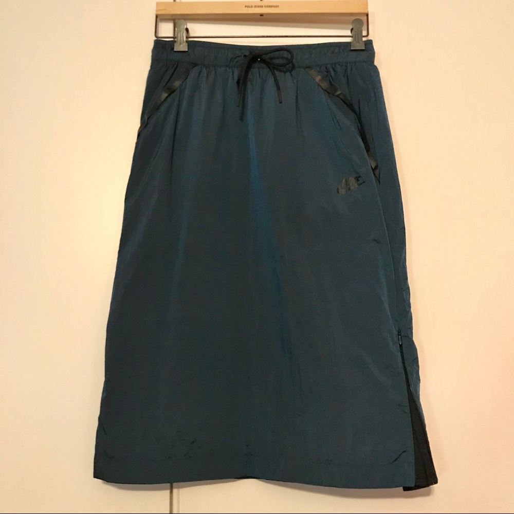 Nike women’s Tech Sportswear skirt